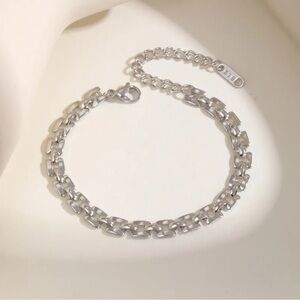 Elegant Silver Chain Bracelet